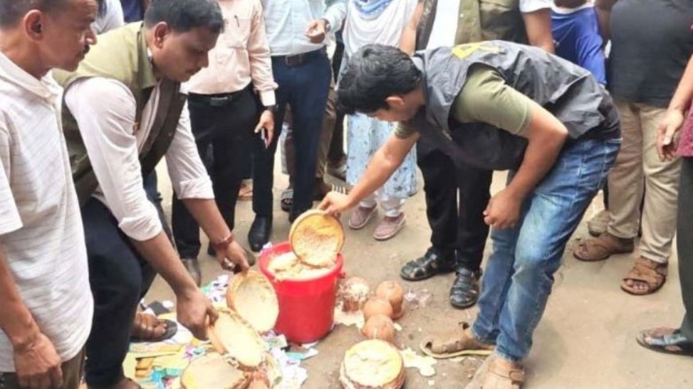 পচা-বাসি দই বিক্রি: ৫০ হাজার টাকা জরিমানা