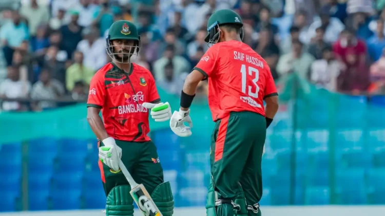 দুই ওভারেই দুই উইকেট হারিয়ে বিপদে বাংলাদেশ