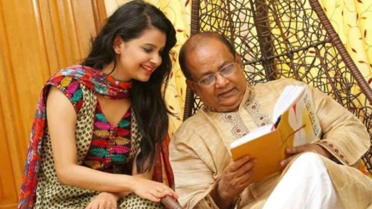 বাবার স্মৃতিতে আবেগঘন শবনম ফারিয়া