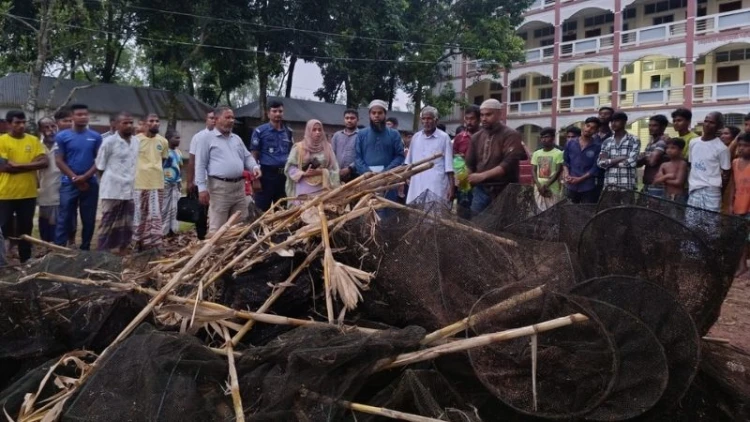 নীলফামারীতে অবৈধ কারেন্ট জাল ধ্বংস