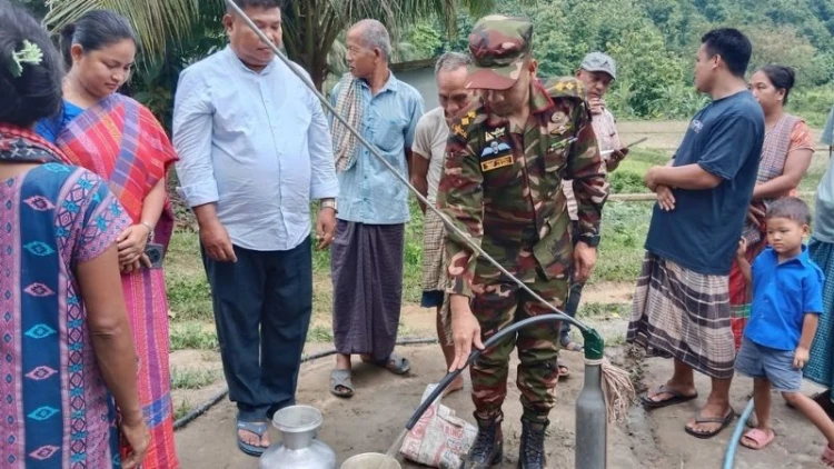 দীঘিনালায় সেনাবাহিনীর সুপেয় পানির ব্যবস্থা