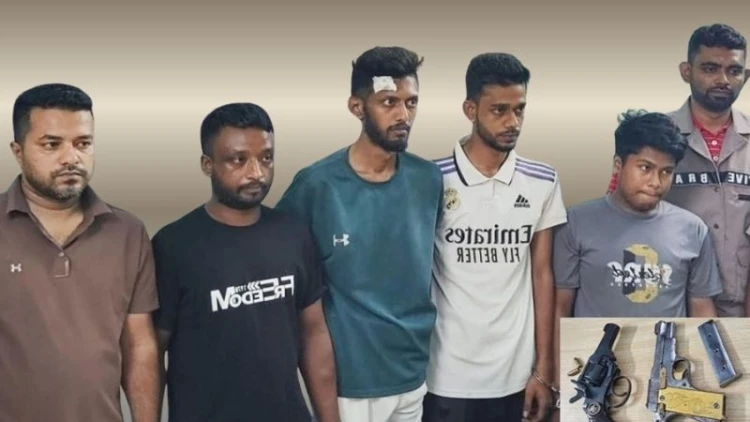 খুলনার সন্ত্রাসী অস্ত্রসহ ঢাকায় গ্রেপ্তার
