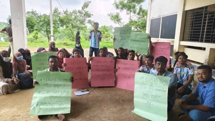 ৬ দাবিতে কুবি আইন বিভাগে শিক্ষার্থীদের তালা