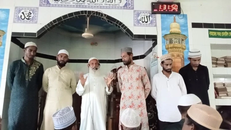 কিশোরগঞ্জে মসজিদে তওবা করে ৫ মাদক কারবারির আত্মসমর্পণ