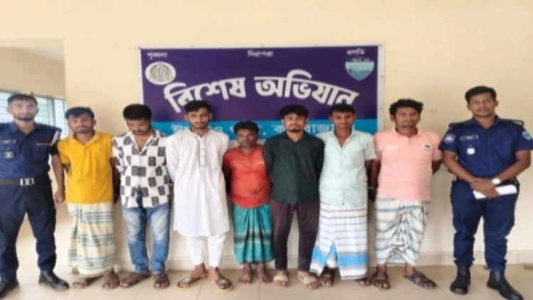 ঈদগাঁও থানা পুলিশের অভিযানে আটক ৮