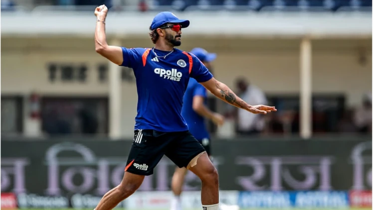 ইনজুরির কারণে আয়ারল্যান্ড ও ইংল্যান্ড সিরিজ থেকে ছিটকে গেলেন ভারতীয় অলরাউন্ডার