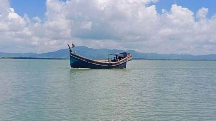 টেকনাফে ৫ মাঝিসহ ট্রলার নিয়ে গেছে আরাকান আর্মি
