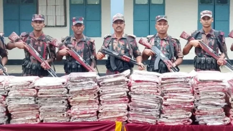 ঝিনাইগাতীতে ভারতীয় শাড়ি জব্দ