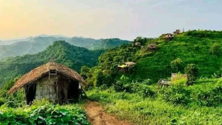 পর্যটকদের শ্লীলতাহানি ও ব্ল্যাকমেইল: রিসোর্ট ম্যানেজারসহ গ্রেপ্তার ২