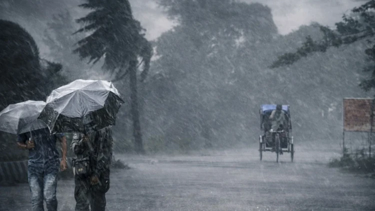 ১৫ জেলায় ৬০ কিমি বেগে ঝড়ের পূর্বাভাস, নদীবন্দরে সতর্কতা