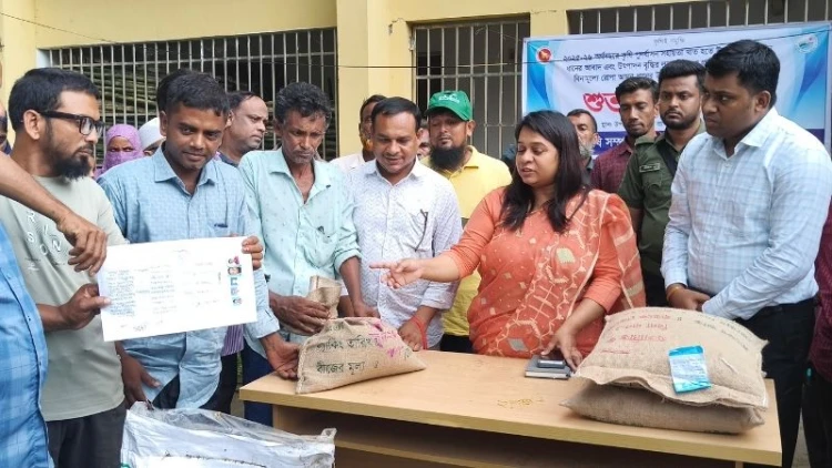 সরিষাবাড়ীতে বিনামূল্যে আমন বীজ ও সার বিতরণ