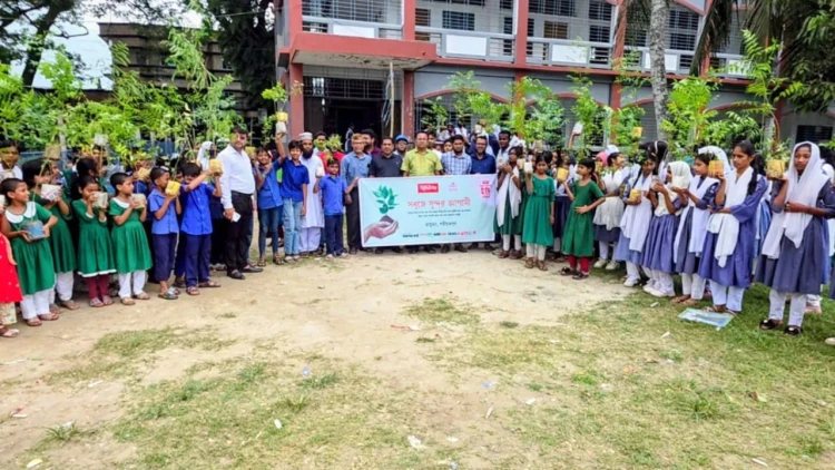 বসুন্ধরা টিস্যু ও শুভসংঘের উদ্যোগে ডামুড্যায় বৃক্ষরোপণ