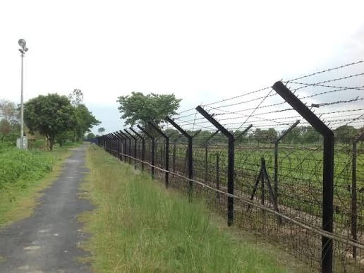 সীমান্তে আলো নিভিয়ে পুশ-ইনের চেষ্টা বিএসএফের, বিজিবি ও গ্রামবাসীর প্রতিরোধে ব্যর্থ