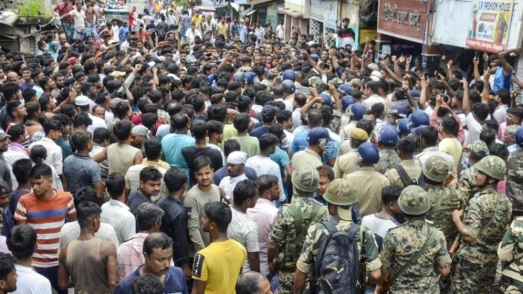 মুসলিম কিশোরী ধর্ষণ-হত্যার প্রতিবাদে উত্তাল পশ্চিমবঙ্গ