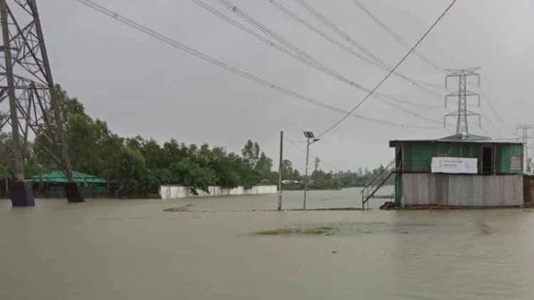 ভারি বর্ষণে ডুবল চট্টগ্রামসহ দেশের উপকূলীয় এলাকা