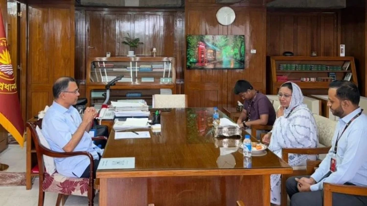 শহীদ জাহিদের মাকে চাকরির আশ্বাস প্রধানমন্ত্রীর