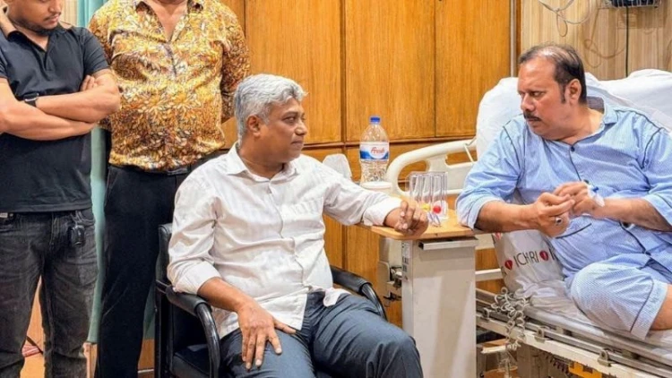 যশোর প্রেসক্লাব সভাপতিকে দেখতে গেলেন প্রতিমন্ত্রী অমিত