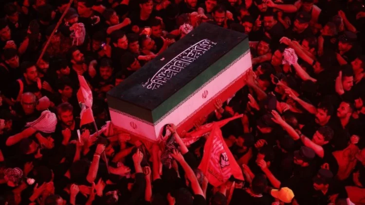পাল্টাপাল্টি হামলার মাঝেই আজ মাশহাদে খামেনির দাফন