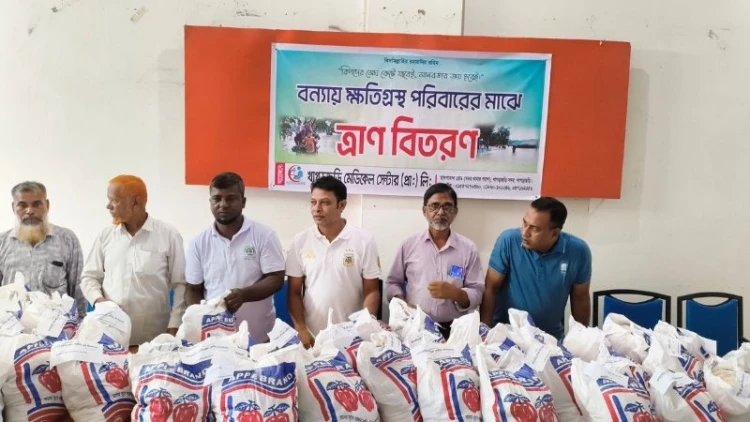 বন্যায় ক্ষতিগ্রস্তদের পাশে খাগড়াছড়ি মেডিকেল সেন্টার