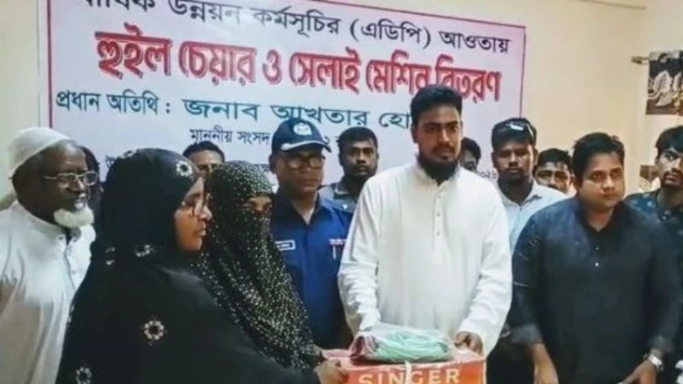 পীরগাছায় হুইলচেয়ার ও সেলাই মেশিন বিতরণ