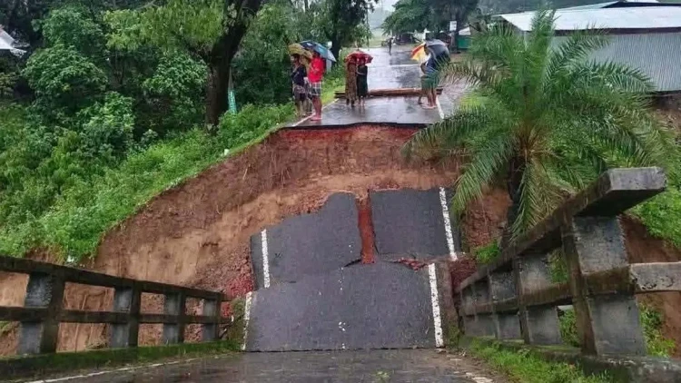 রাঙামাটি–বান্দরবান সড়কে সেতু ধস, বন্ধ যান চলাচল
