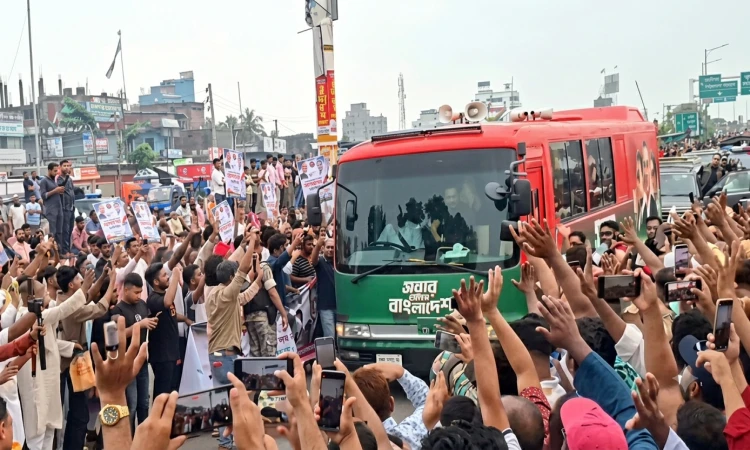 ভাঙ্গায় প্রধানমন্ত্রী তারেক রহমানকে শুভেচ্ছা জানাতে মানুষের ঢল