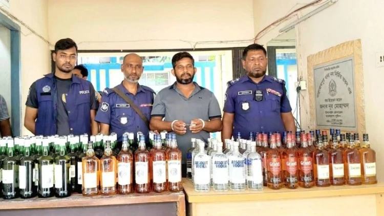 পাজেরো জিপে মদসহ কারবারি গ্রেফতার