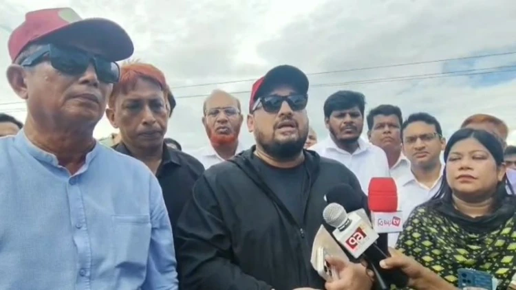 বাঘাইছড়ি পরিদর্শনে ভূমি প্রতিমন্ত্রী, ত্রাণ বিতরণ