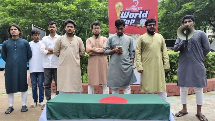 কুবিতে ছাত্রশক্তির জুলাই গণহত্যার বিচারের দাবিতে কফিন মিছিল