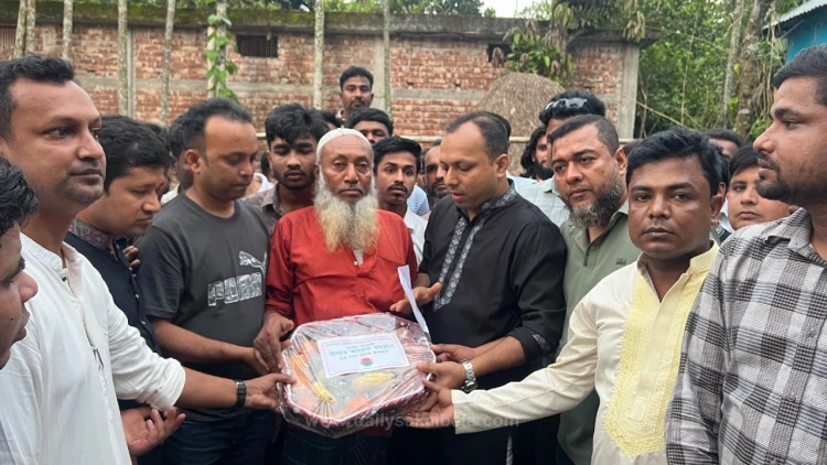 নান্দাইলে শহীদ জুবাইদের পরিবারকে প্রধানমন্ত্রীর উপহার প্রদান