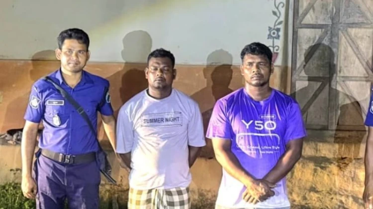 নওগাঁয় মদের আস্তানার সন্ধান, গ্রেপ্তার ২ ভাই