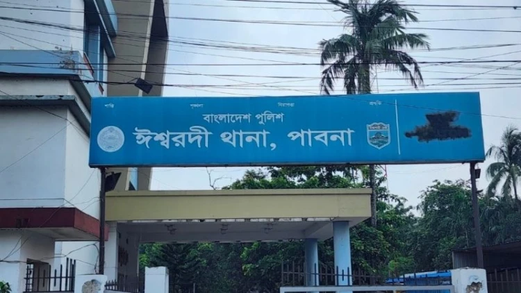ঈশ্বরদীতে গণপিটুনিতে চোর নিহত