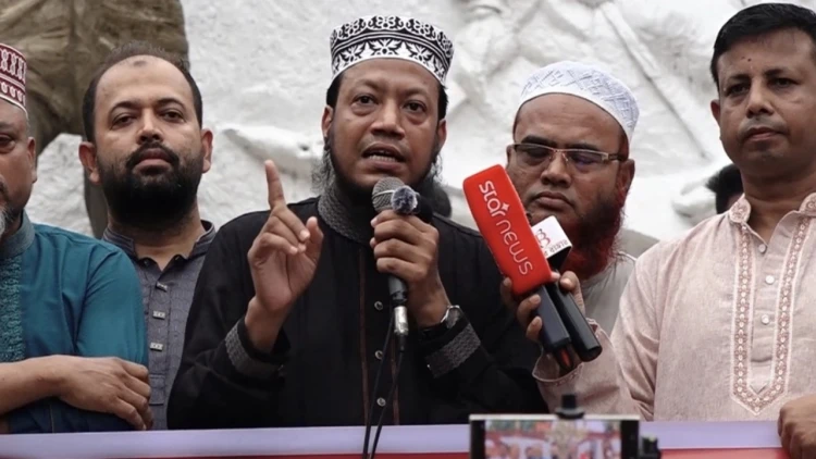 প্রধানমন্ত্রীকে আমির হামজার কঠোর হুঁশিয়ারি