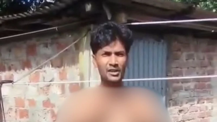 স্ত্রী প্রেমিকের বাড়ি, দুধ দিয়ে গোসল করে স্বামীর সম্পর্কচ্ছেদ