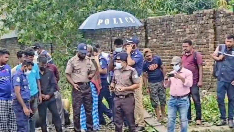 মেঘনা থেকে নারী-পুরুষের অর্ধগলিত লাশ উদ্ধার