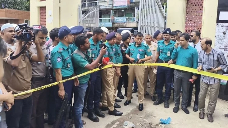বরিশাল আদালত চত্বরে ককটেল বিস্ফোরণ