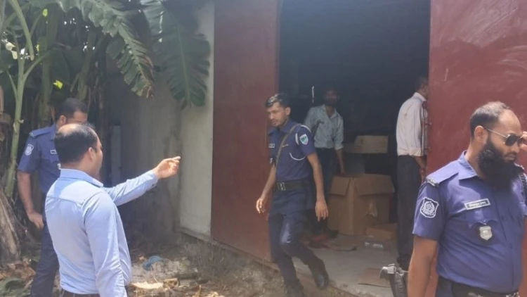 জব্দ তালিকায় ২ কোটি, এজাহারে ৩ লাখ!