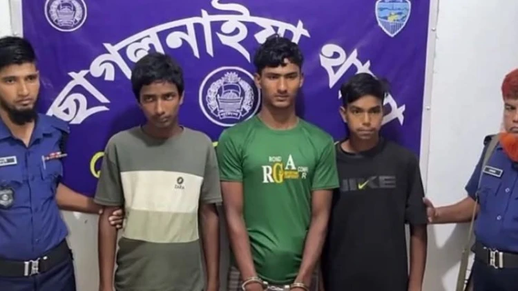 ফেনীতে প্রতিবন্ধী নারীকে ধর্ষণের অভিযোগে ৩ কিশোর গ্রেপ্তার