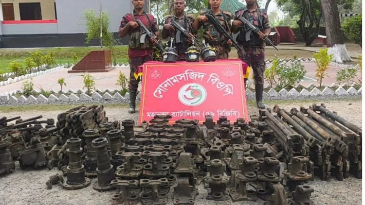 চাঁপাইনবাবগঞ্জ সীমান্তে বিজিবির অভিযান, উদ্ধার বিপুল পরিমাণ ট্রাকের যন্ত্রাংশ