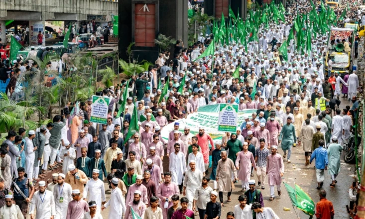 লাখো মানুষের দরুদ ও তাকবিরে মুখরিত চট্টগ্রাম