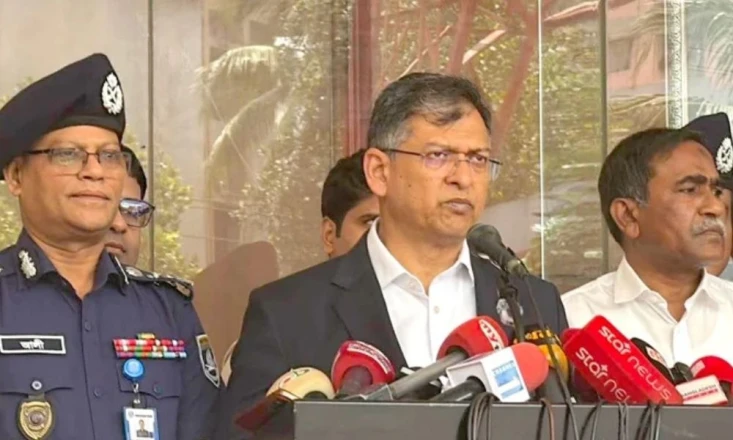 লুট হওয়া অস্ত্রের  সন্ধান দিলে ২ লাখ টাকা পর্যন্ত পুরস্কার : স্বরাষ্ট্রমন্ত্রী