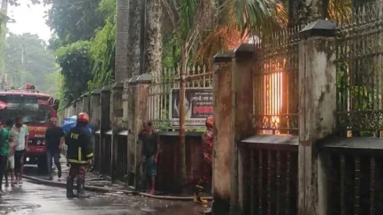 সিরাজগঞ্জে জ্বালানিমন্ত্রীর বাসায় আগুন