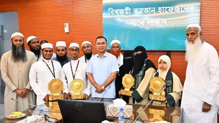 আন্তর্জাতিক কোরআন প্রতিযোগিতায় জয়ী হাফেজদের প্রধানমন্ত্রীর সংবর্ধনা