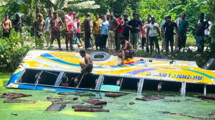 বানারীপাড়া বাস দুর্ঘটনায় নিহত ১