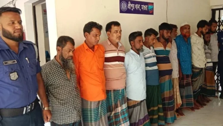 শ্রীপুরে জুয়ার আসর থেকে আটক ১১
