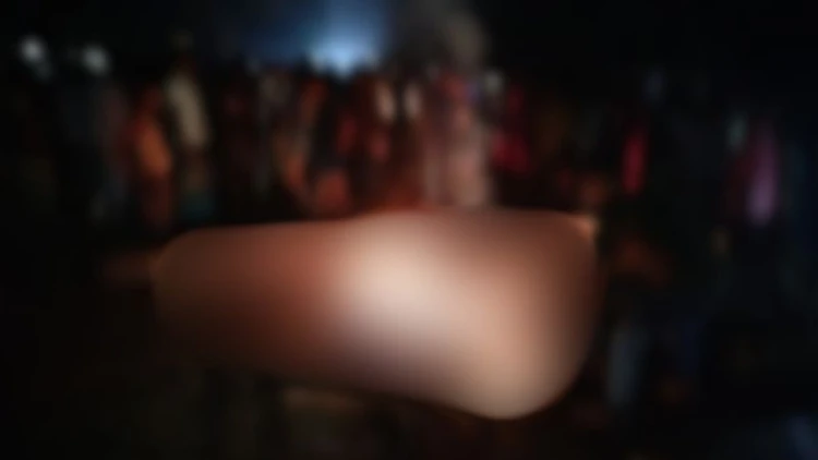 কটিয়াদীতে সিসা কারখানা চালুর প্রতিবাদে মহাসড়ক অবরোধ
