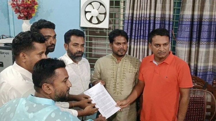 কিশোর গ্যাং প্রতিরোধে চন্দ্রিমা থানায় স্মারকলিপি প্রদান
