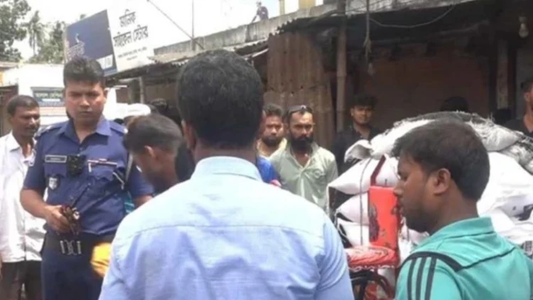 ভেজাল সার বিক্রির অপরাধে ব্যবসায়ীকে লাখ টাকা জরিমানা