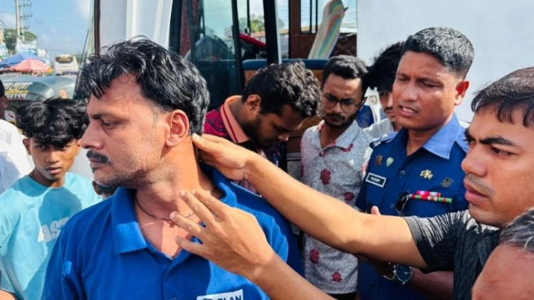 নোবিপ্রবির বাসচালককে মারধর, গ্রেপ্তার ২