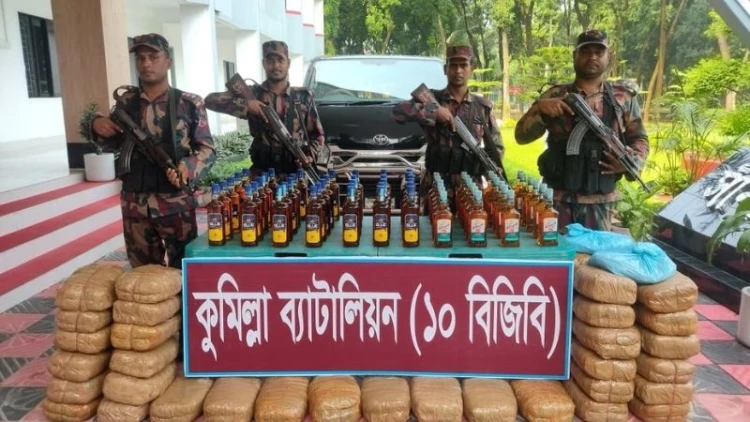 কুমিল্লায় মাইক্রোবাস থেকে গাঁজা ও মদ উদ্ধার